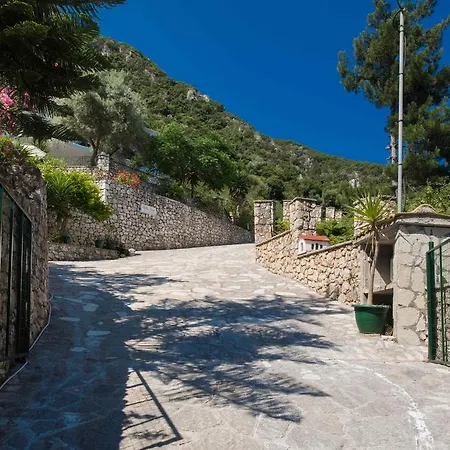 Bella Casa Studios By Imagine Lefkada Frinion Exterior photo